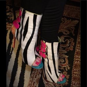 💖Christian Louboutin💖  💖  Triboclou Booties. 💖